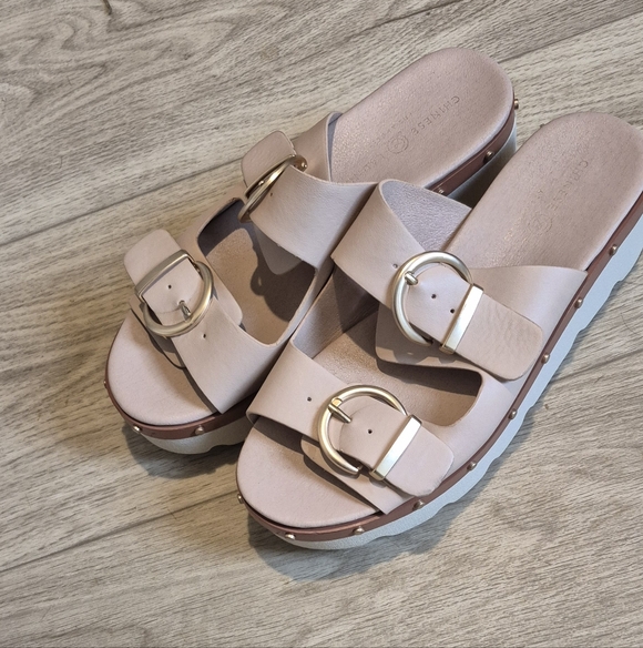 Women's Beige Platform Sandals Chinese Laundry - Picture 4 of 11